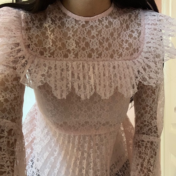 Super cute, soft pink lace top with bell sleeves - Picture 2 of 6